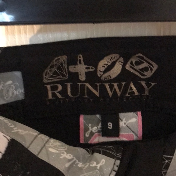 NWT Runway Jetpilot Boardshorts Sz 9 - Picture 2 of 4